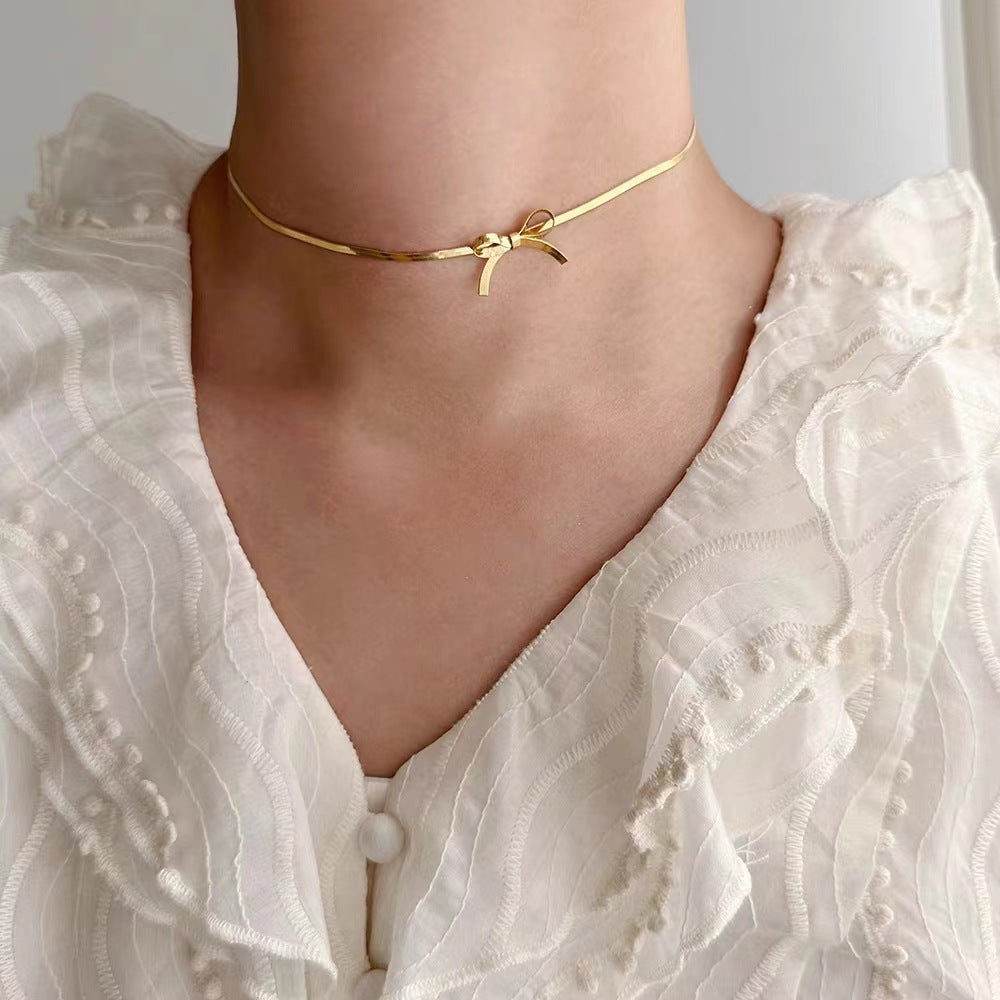 Collier Bow Tie