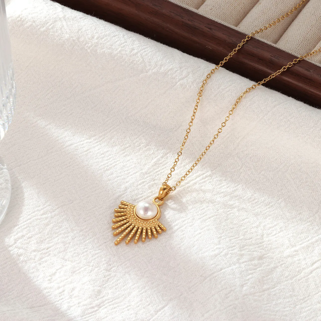 Luvia Necklace