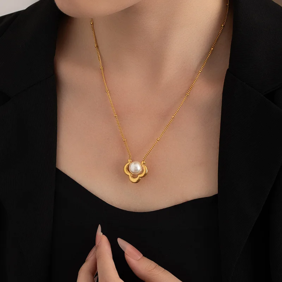 Luvia Necklace