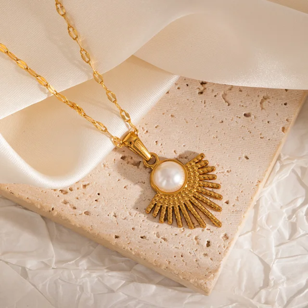 Luvia Necklace