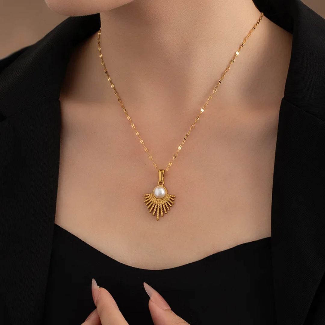 Luvia Necklace
