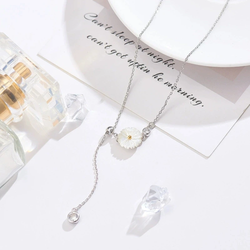 Daisy Pearl Necklace