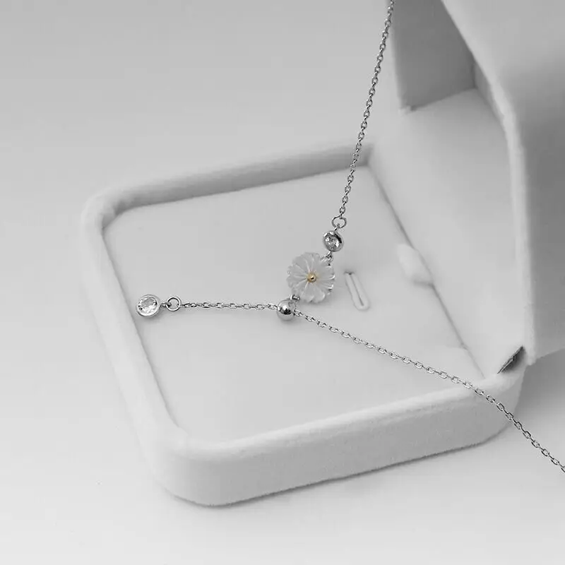 Daisy Pearl Necklace