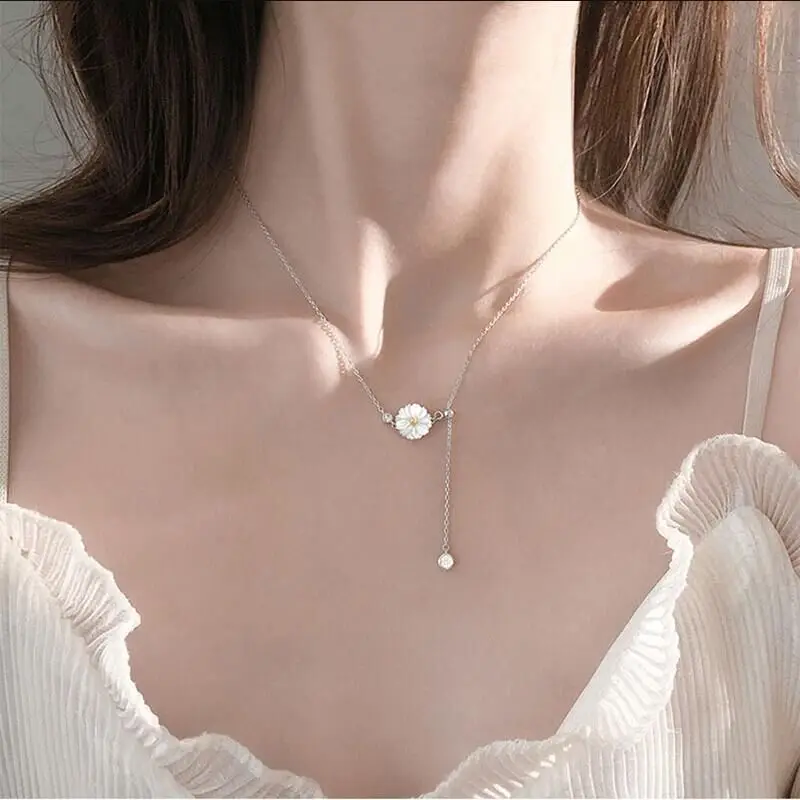 Daisy Pearl Necklace