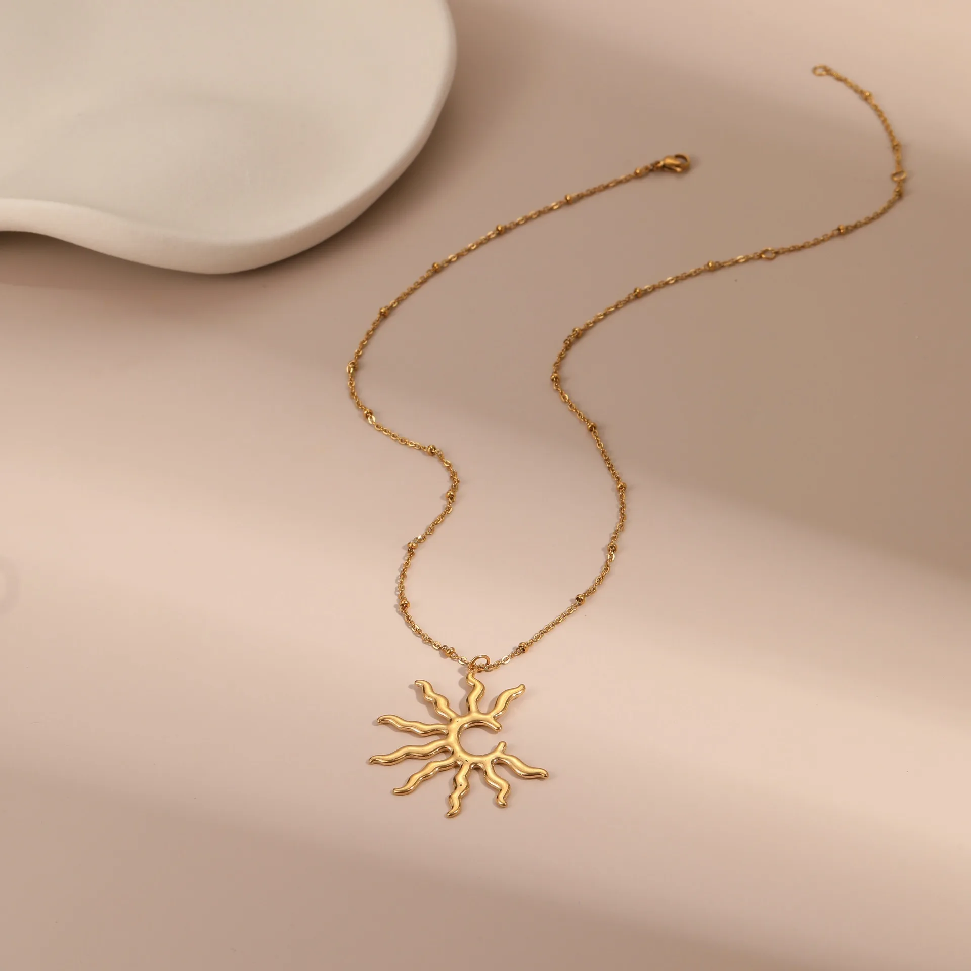 Helia Necklace