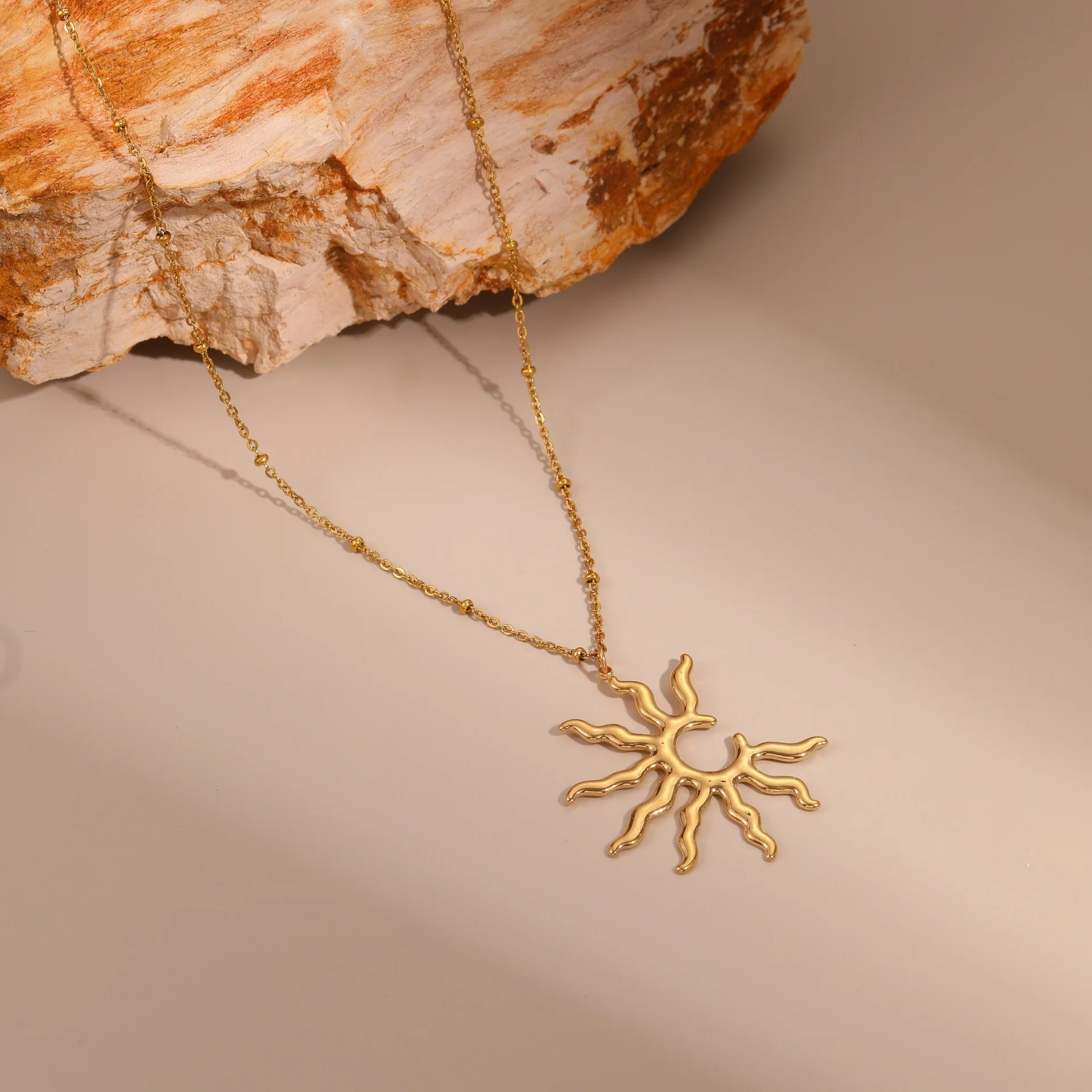 Helia Necklace