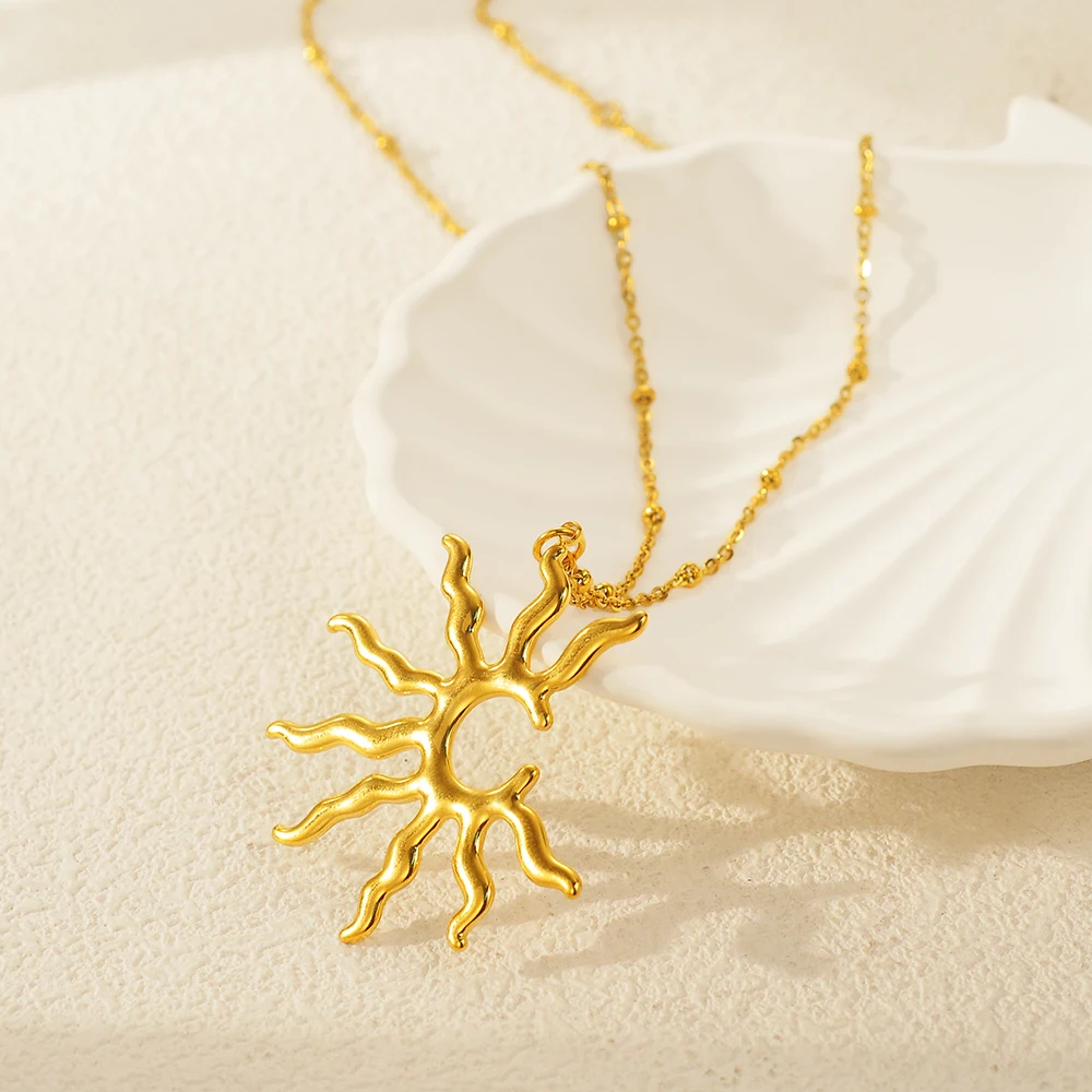 Helia Necklace