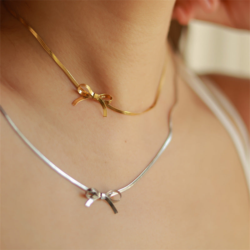Collier Bow Tie