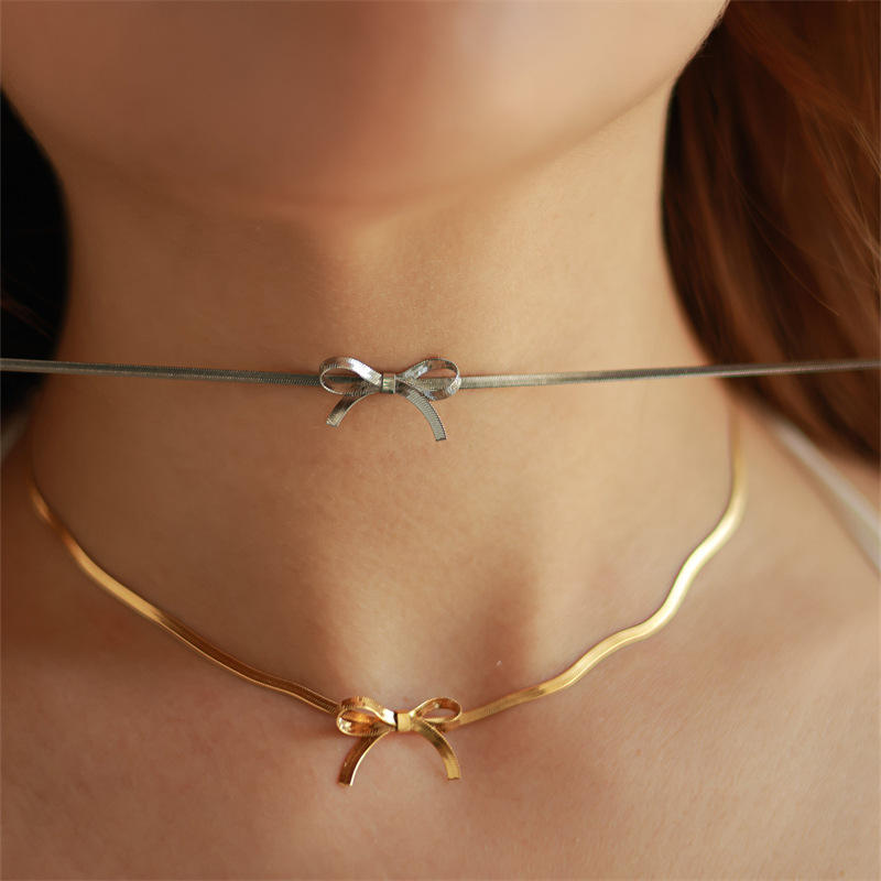 Collier Bow Tie