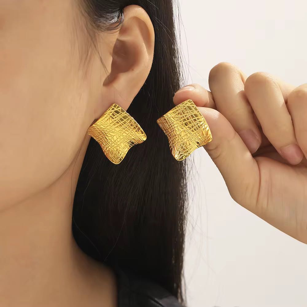 Plack Gold Earrings