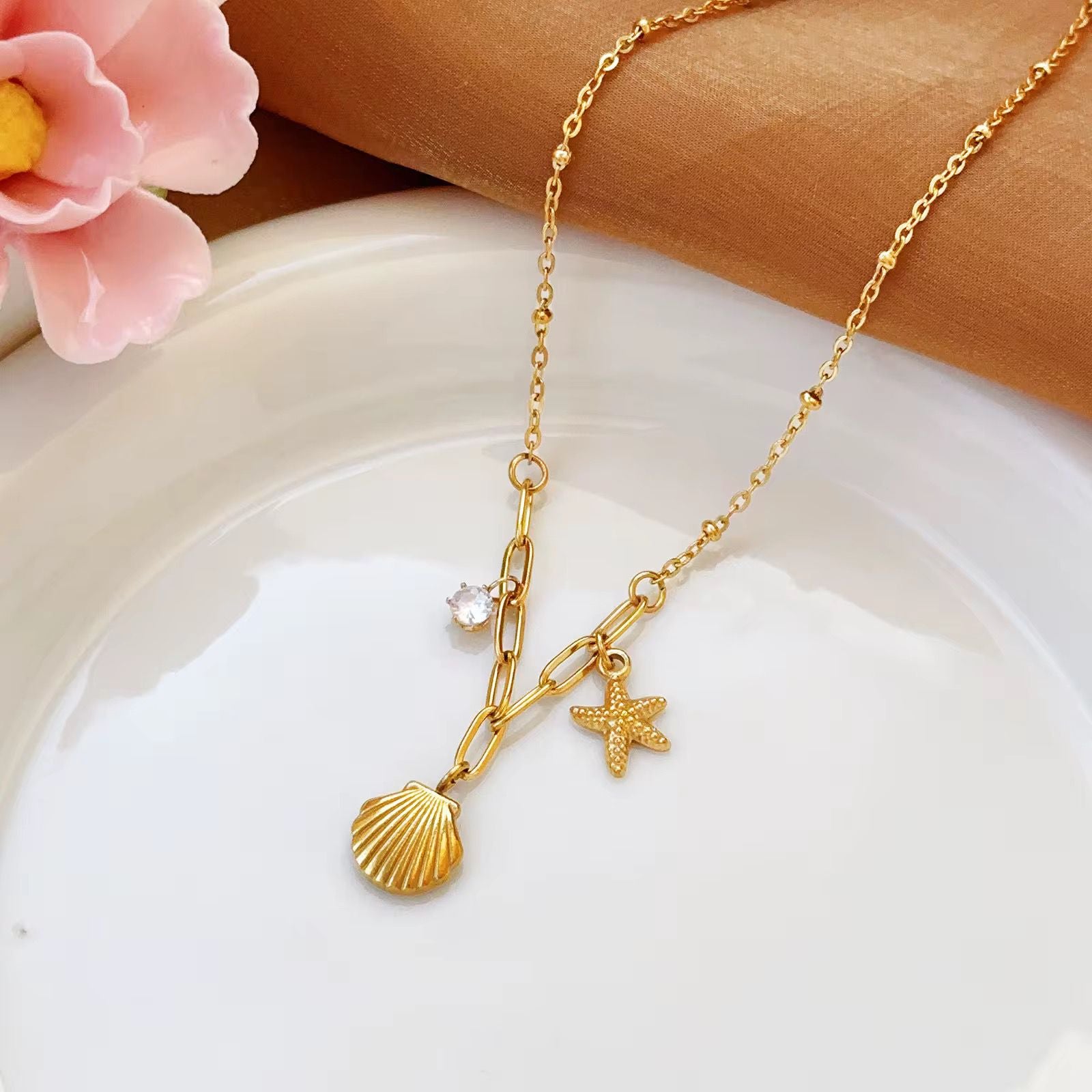 Maris Necklace