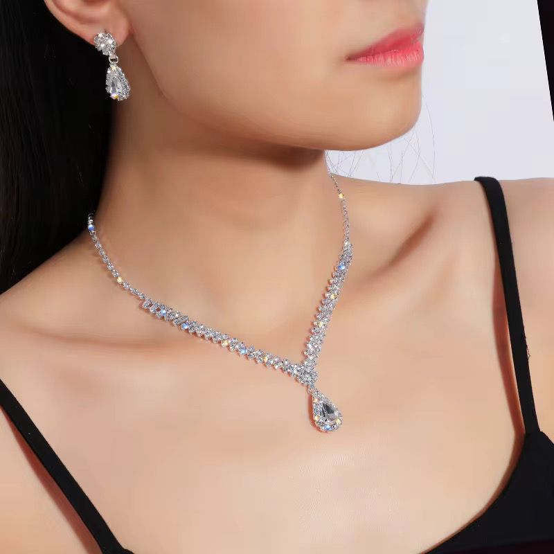 Essence Luxury Strass