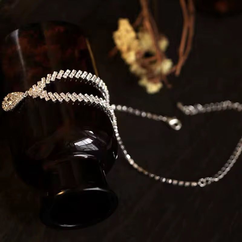 Essence Luxury Strass
