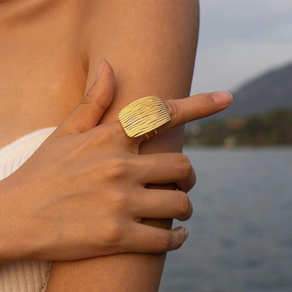 قرط ذو منصة