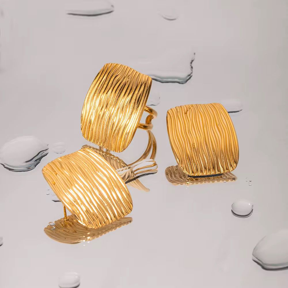 قرط ذو منصة