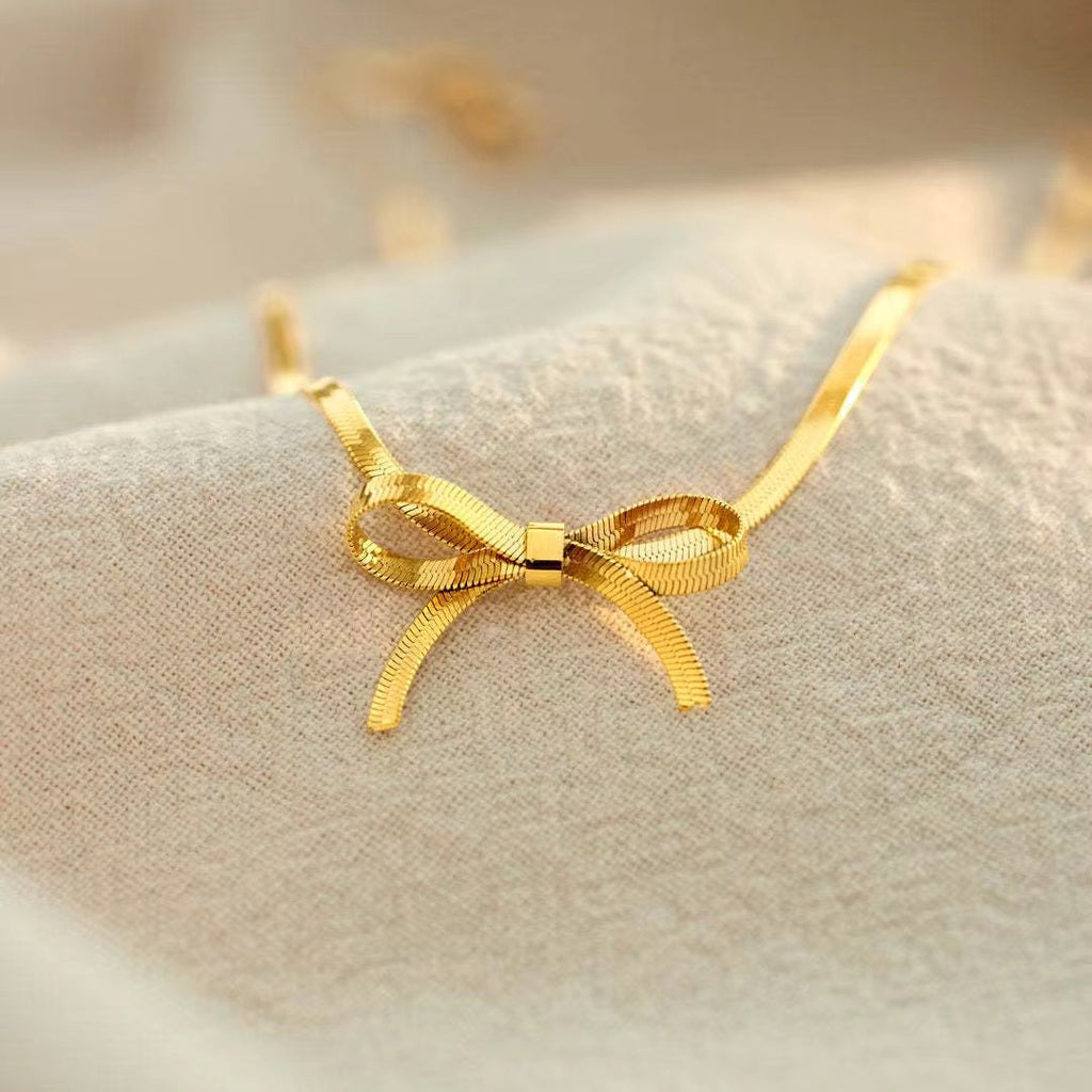 Collier Bow Tie