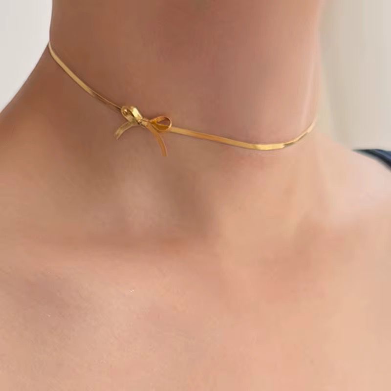 Collier Bow Tie
