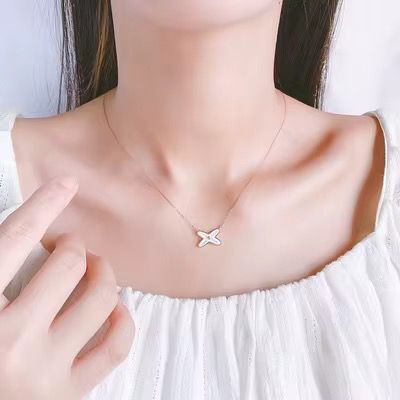 Collier X